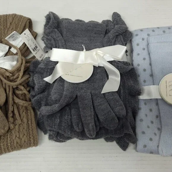 3 Gift Sets of New York and Company Gloves and Scarves NWT Grey, Blue, & Brown - Picture 2 of 9